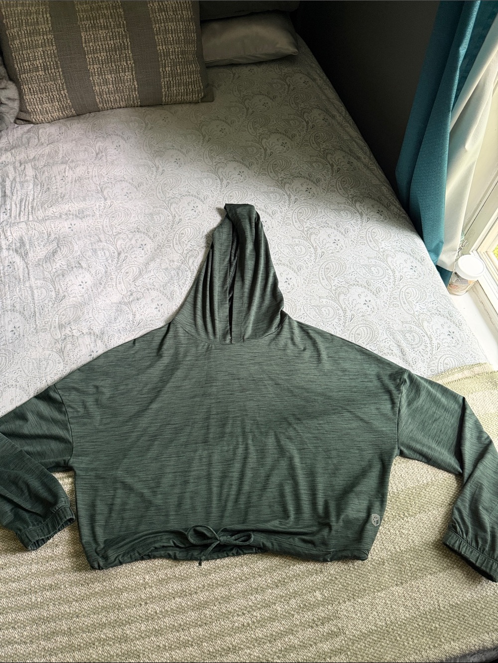 Born Primitive light weight cropped hoodie
